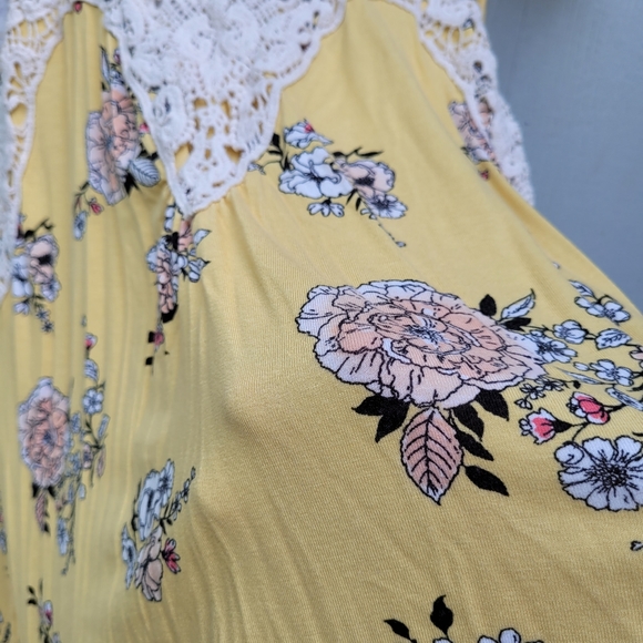 Maurices Yellow Floral Crochet Top Size Small - Picture 5 of 6